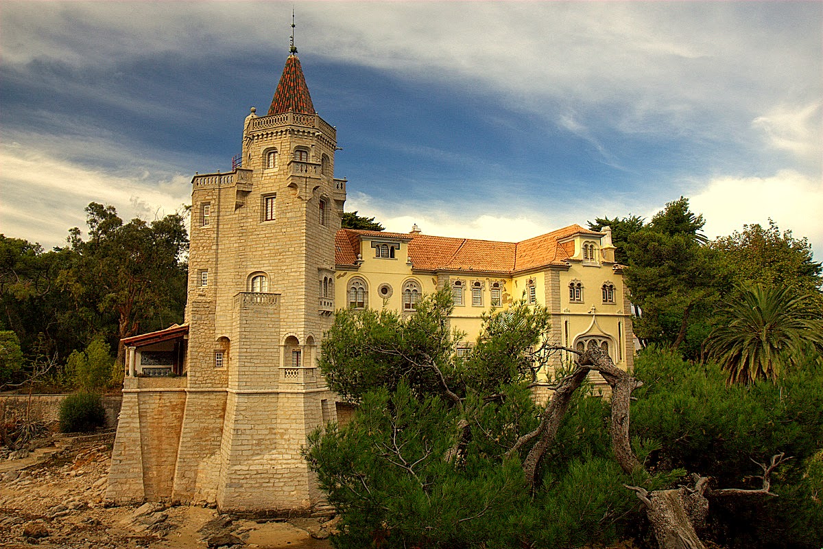 Palácio dos Condes de Castro Guimarães